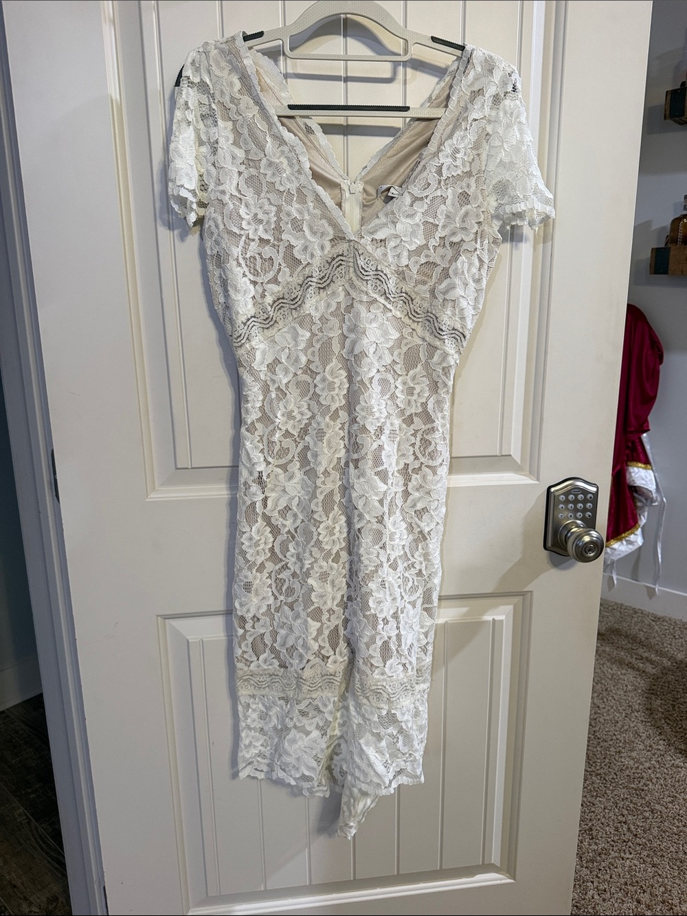 Alexia Admor Ivory Lace Midi Dress with V-Neck